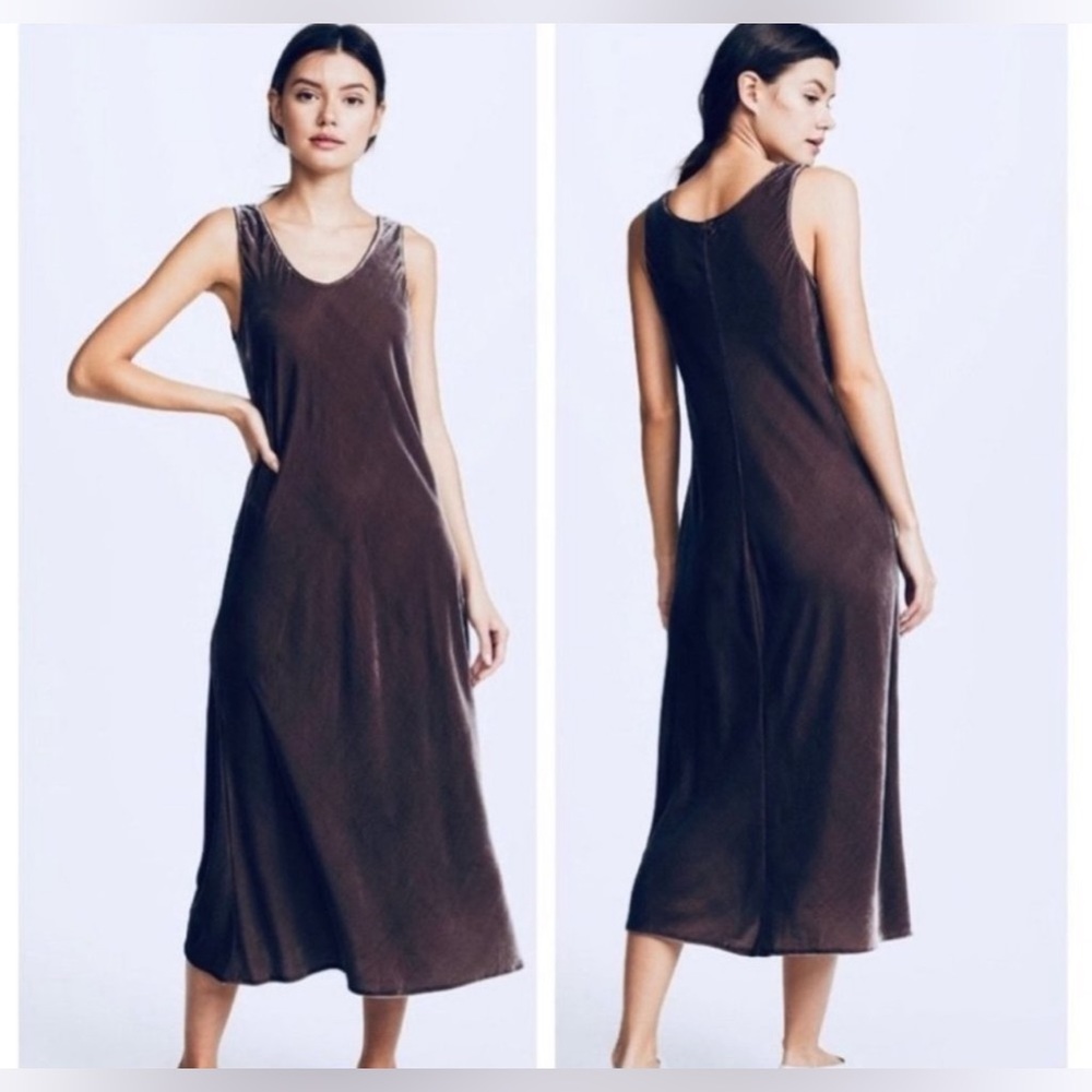 Vince Velvet Silk Blend Midi Slip Dress. Size M. Retails for 395$. Like new.